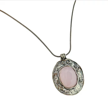 Ezüst rózsakvarc nyaklánc medállal